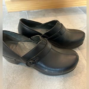 Black Danskos